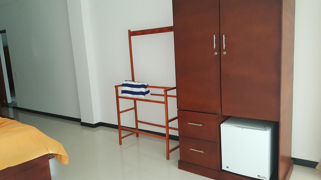 The Den Guest House Hikkaduwa Εξωτερικό φωτογραφία