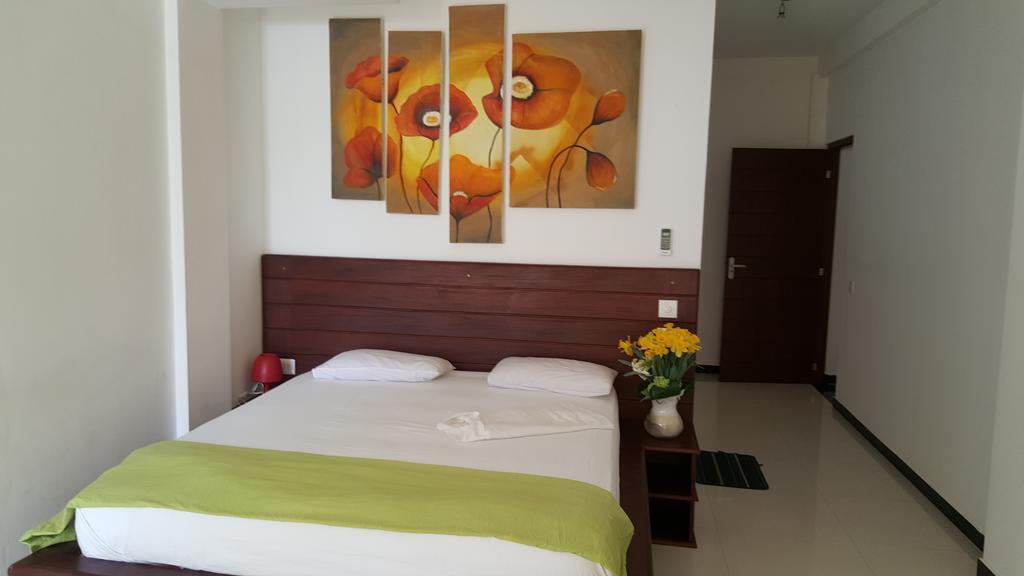 The Den Guest House Hikkaduwa Εξωτερικό φωτογραφία